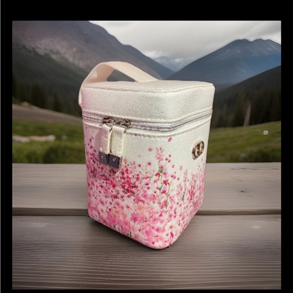 Christian Dior Beauty NIB White Vanity 2021 Limited Edition pink Floral Bag - Picture 5 of 10